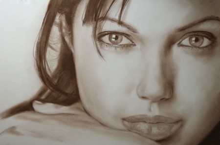 Angelina Jolie, Sepia-Kreide Zeichnung von Mr. Feierwari Größe 35 x 50 cm